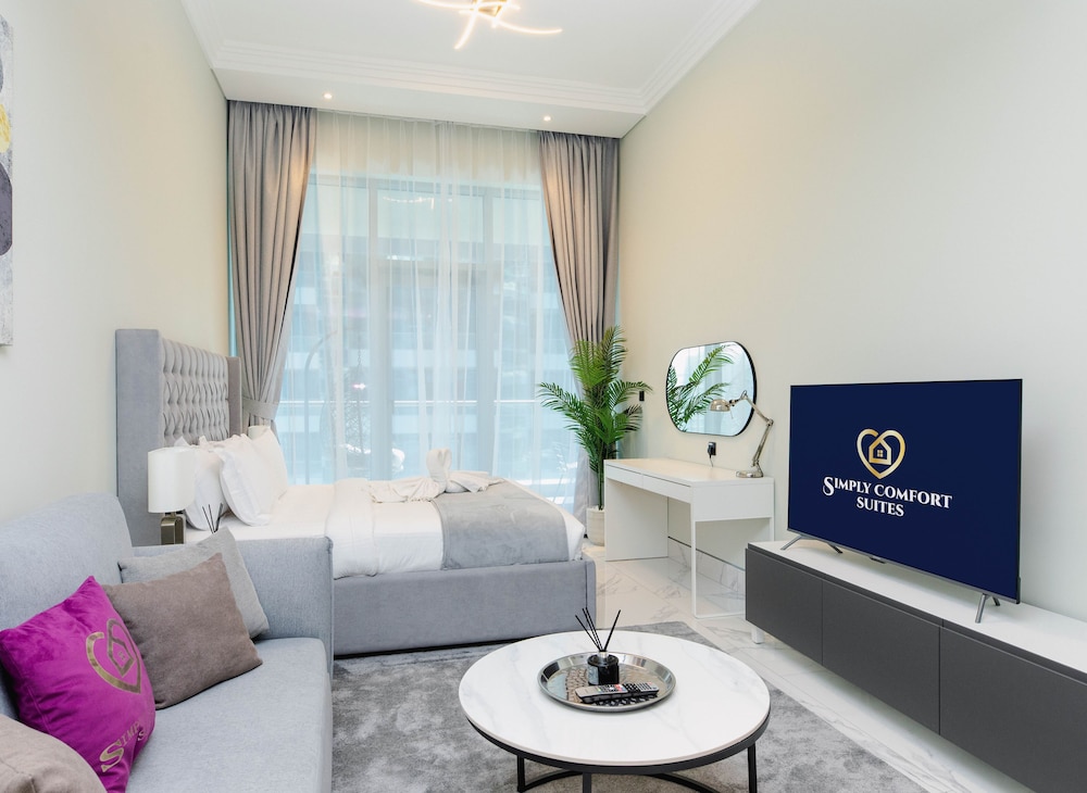 SIMPLY COMFORT Urban Chic Suites in J One Tower City & Canal Views