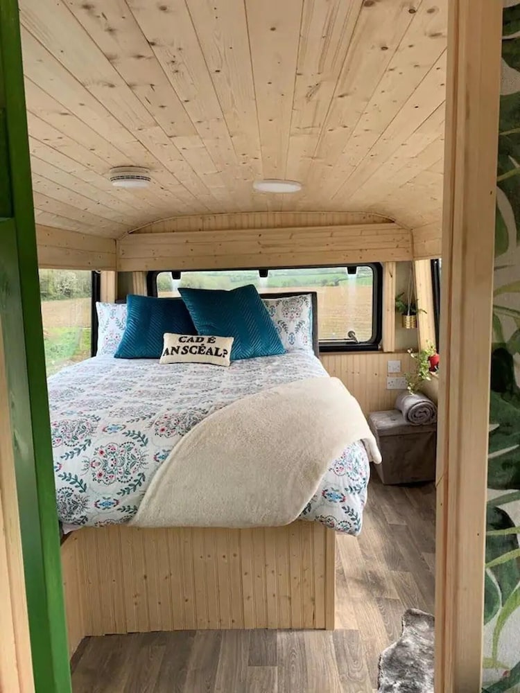 Ballinadee Bus - Boutique Bus Accommodation