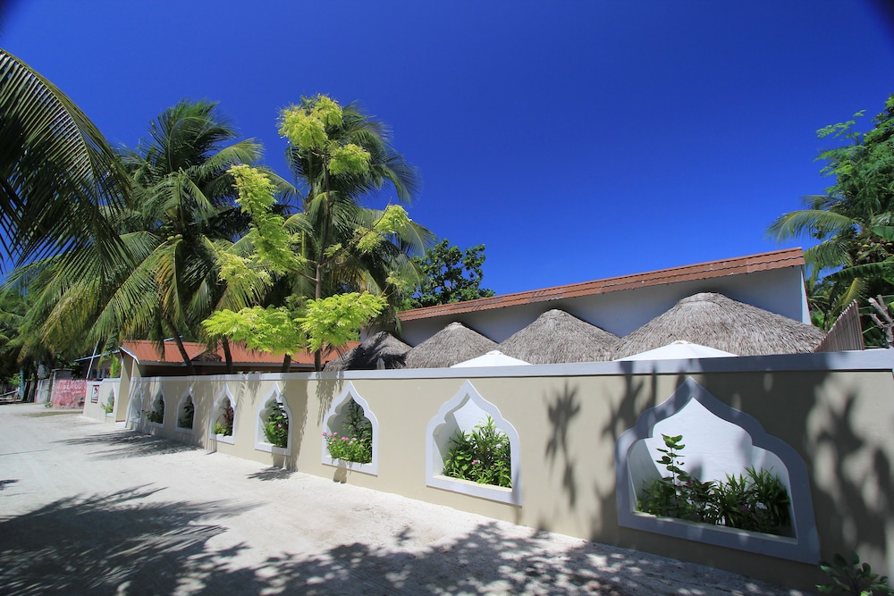 Local Island Inn