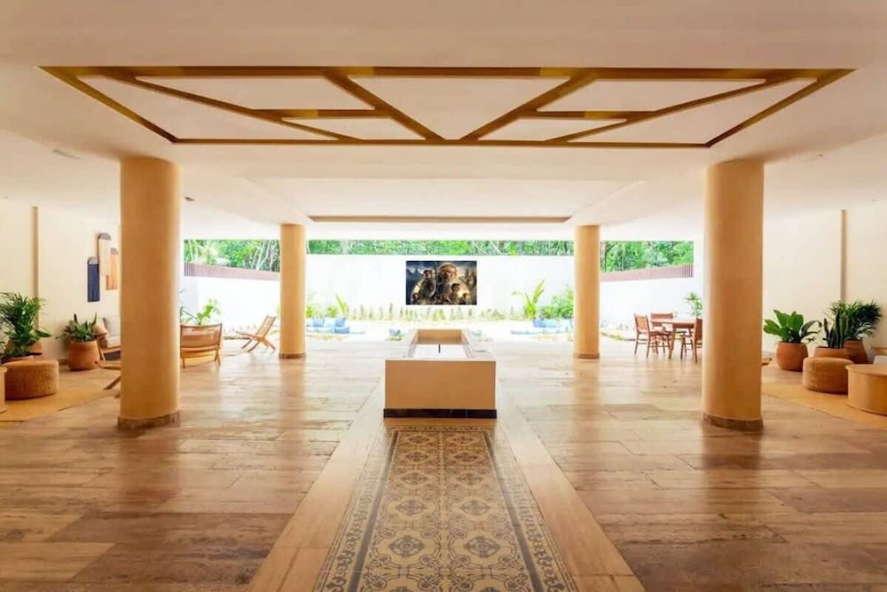 2 BR Amazing Pool Top Amenities Wifi 2FL Gym