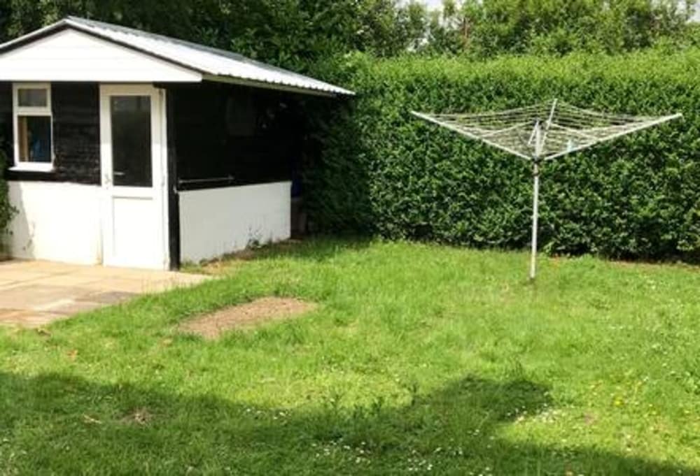 The Woodfarm Lodge - 3 Bedroom House With Parking