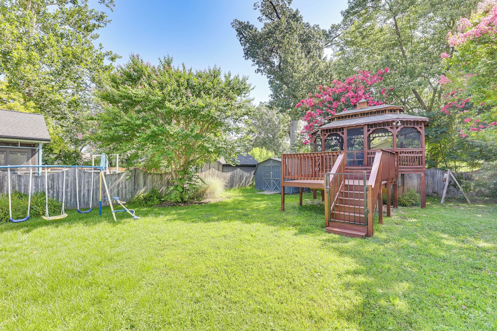 Fish, Swim & Boat: Colonial Beach Bungalow
