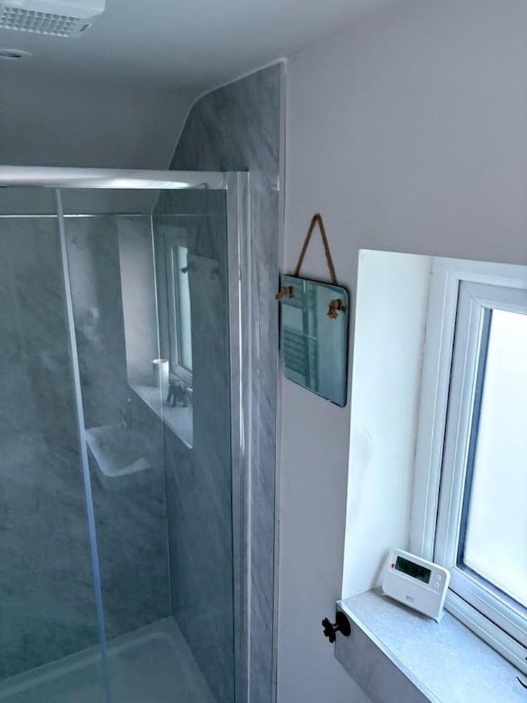 Lisburn - 1 Bedroom - Sleeps 2 - Street Parking
