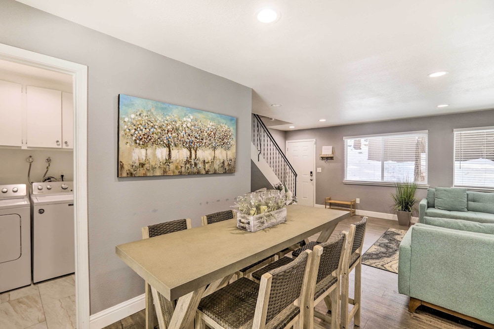 Zephyr Cove Vacation Rental: 1 Mi to Lake Tahoe! view 5