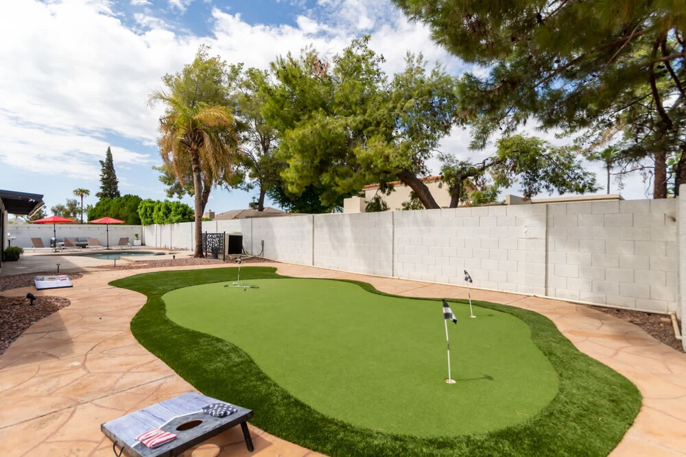 8BR Villa Heated Pool Putt Grn Billiards Sleeps 18