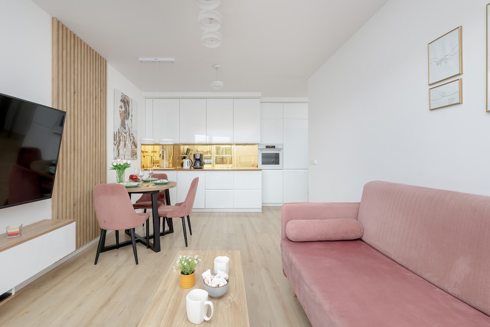 Stylish Apartment With Garage by Renters view 5