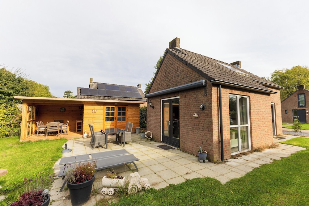 Peaceful Bungalow Near Forest Edge