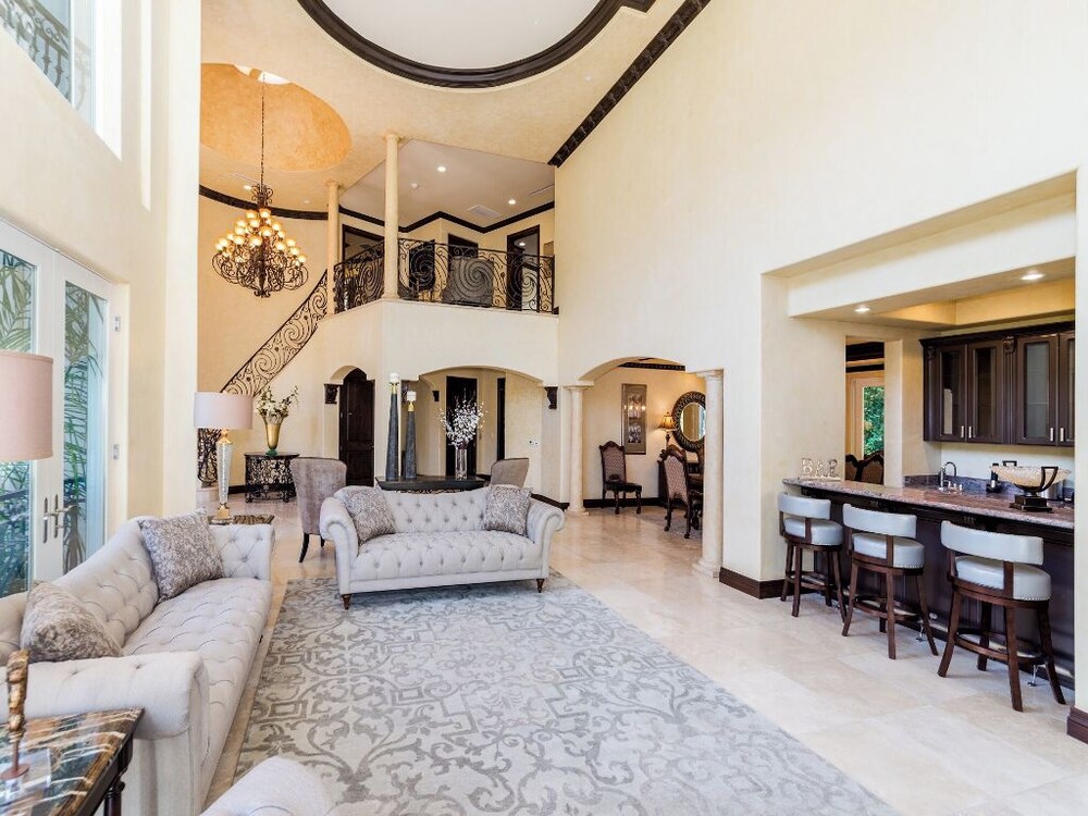 Robmar Mansion - Beverly Hills Mediterranean Estate With Pool & Sport Court
