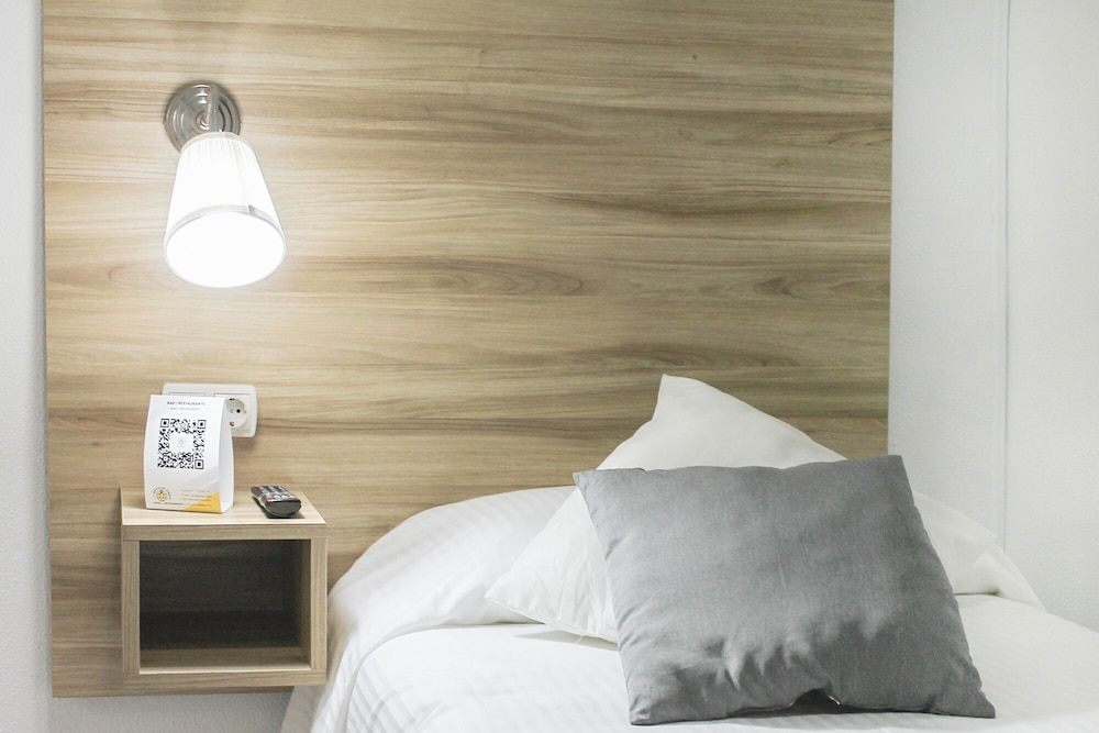 Hotel Restaurante Vía Sevilla - Cádiz by MA 22 Puntos