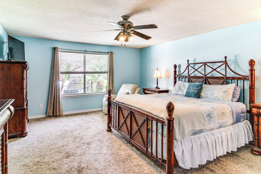 Outdoor Oasis: Group Getaway in Pensacola!