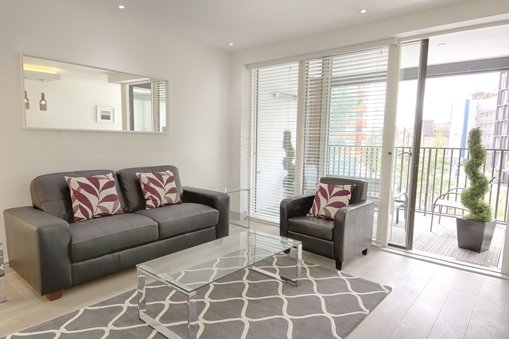 Roomspace Apartments -La Roka