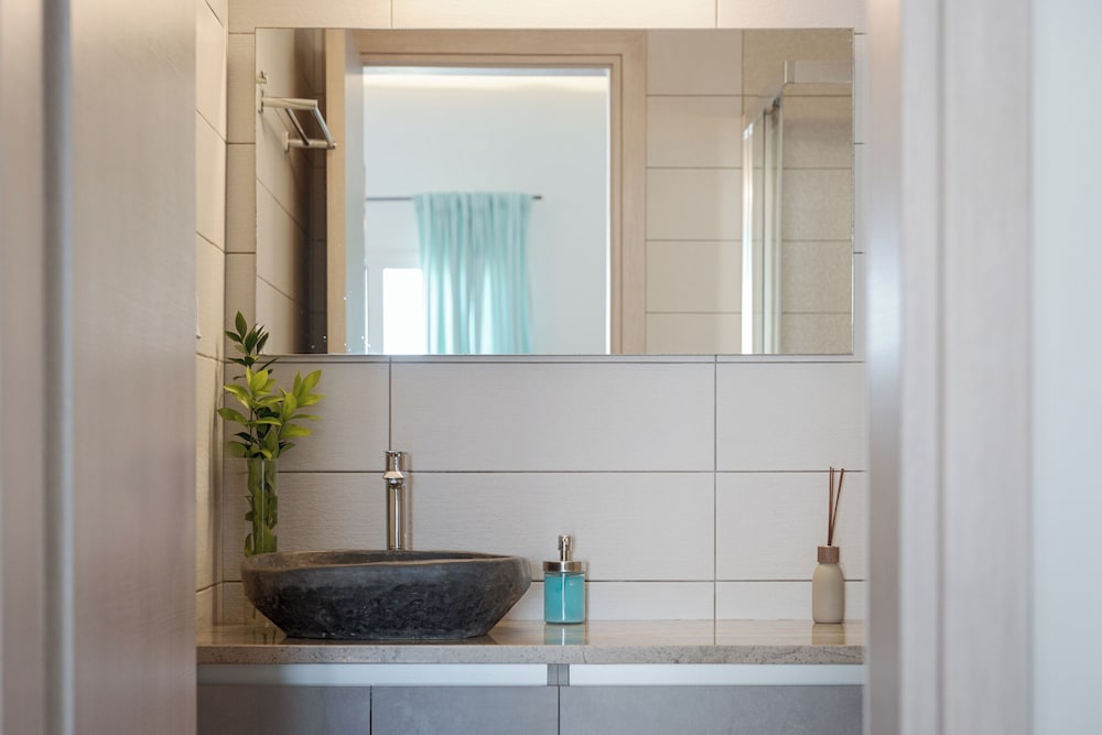 Porfyra Suite 1