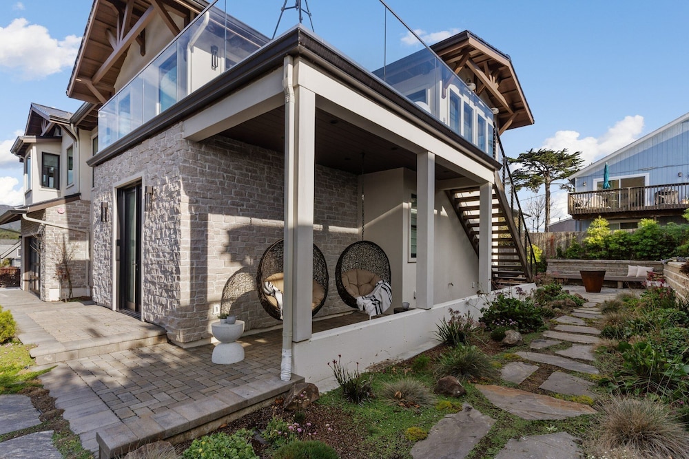 Ocean Whispers 4 Bedroom Home