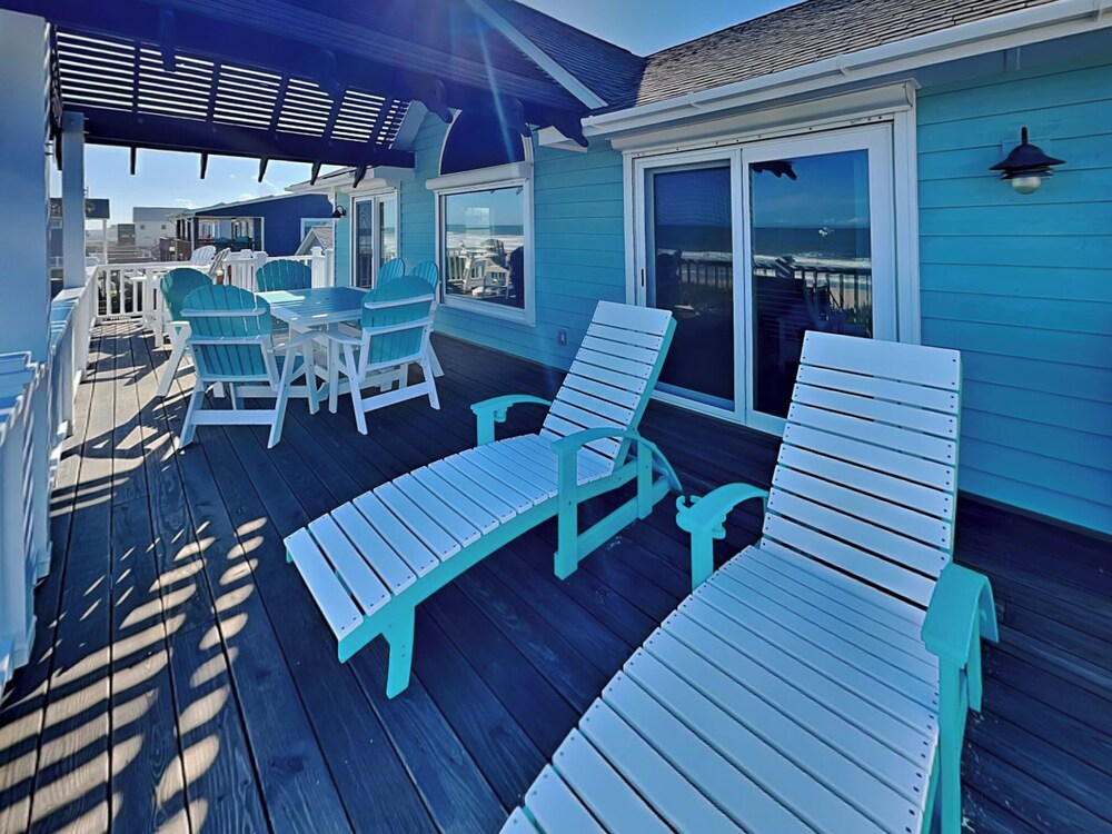 Blue Me A Wave by Topsail Realty