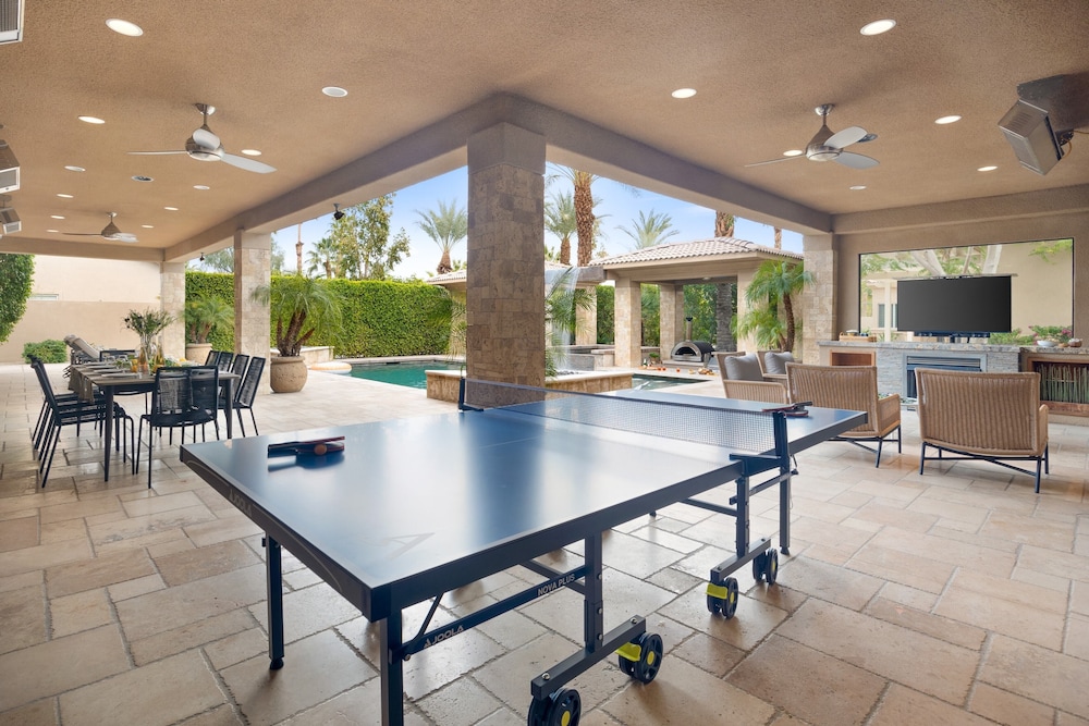 Casa Palmera by Avantstay Entertainer's Oasis w/ Guesthouse view 5