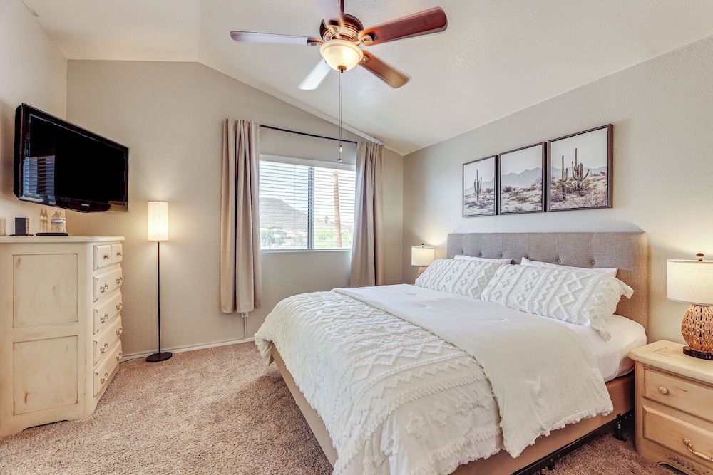 Swim w/ a View: Scenic Desert Retreat in Glendale