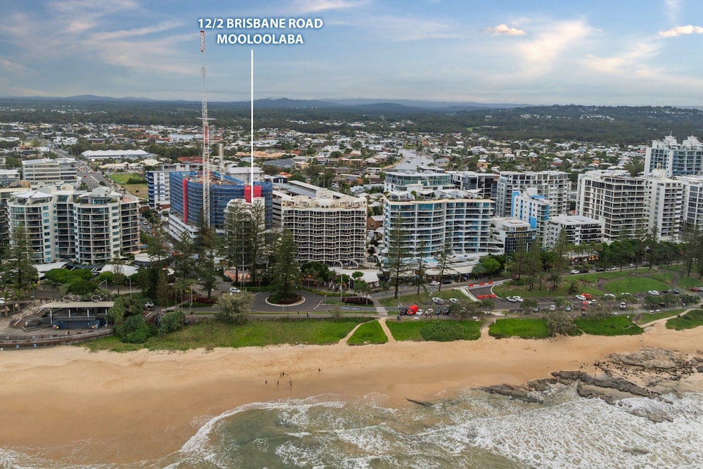 Stylish 3BR Oceanfront Stay by Mooloolaba Esp