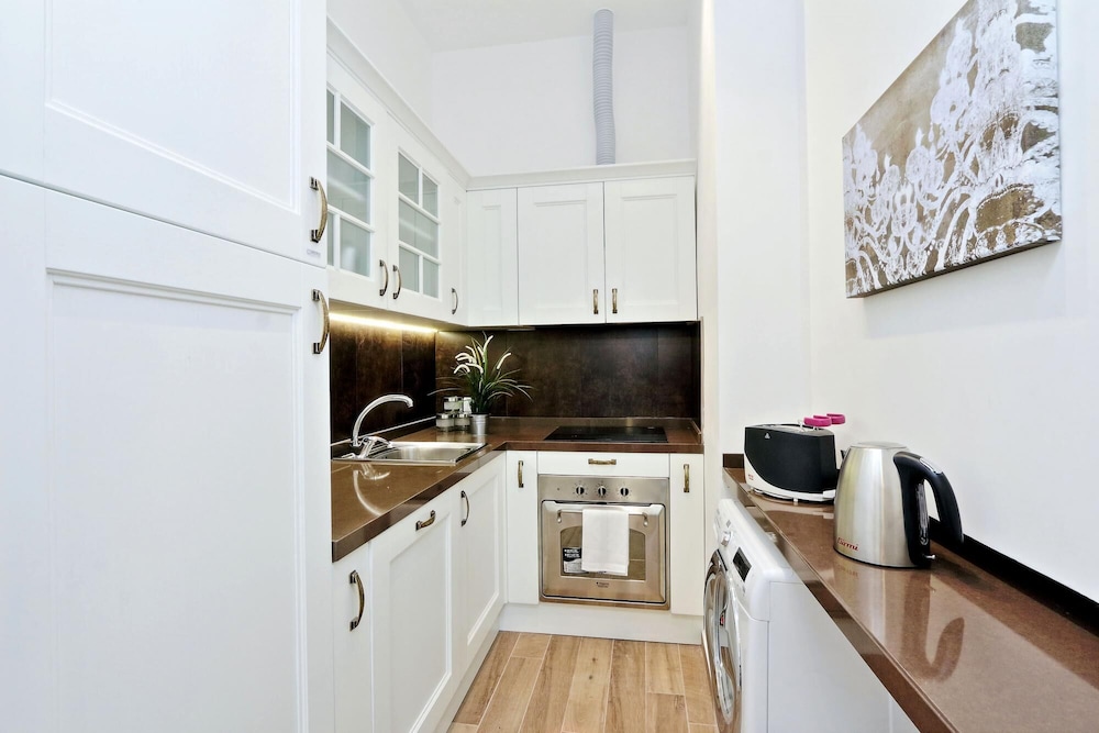 Rm-h501-pale6h3 Monti Apartments - M12