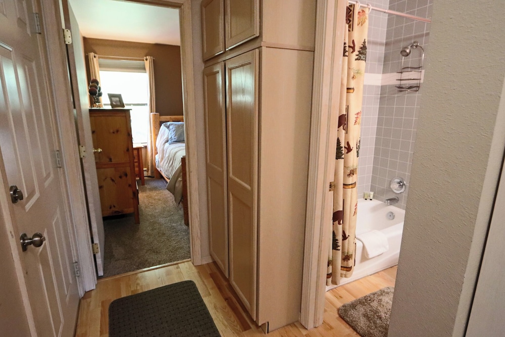 Quiet Cozy Fraser Getaway for 7!