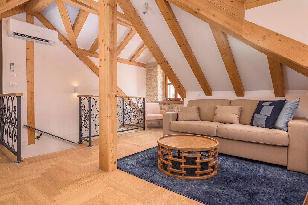 Oleander Center Suites