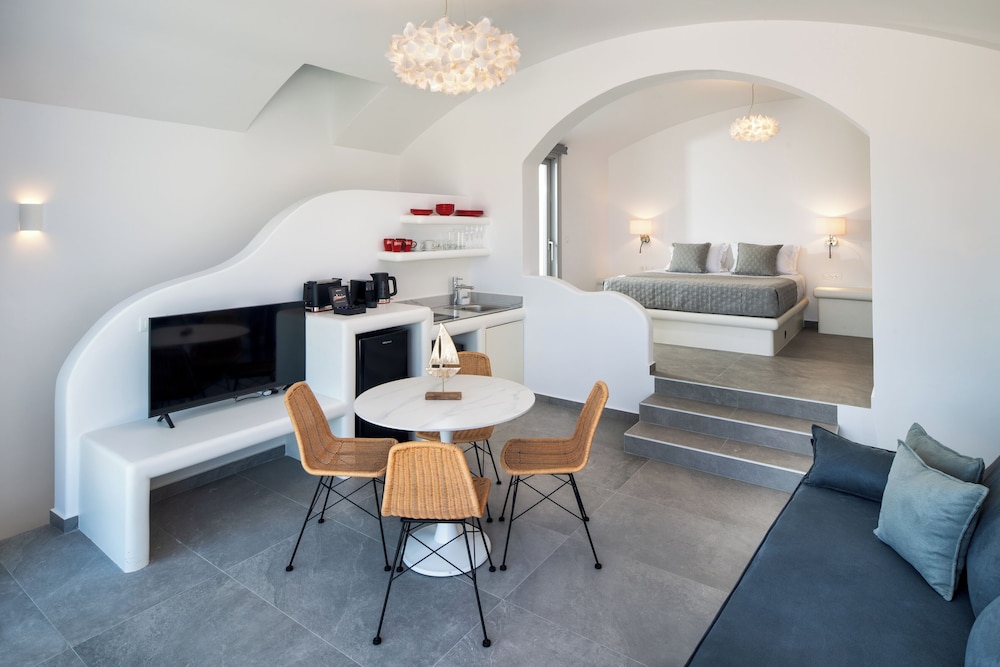 Felicity Cave Suites - Santorini