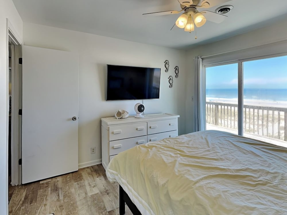Livin' the Ruff Life by Topsail Realty