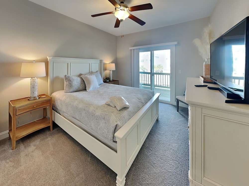 Queens Grant by Topsail Realty