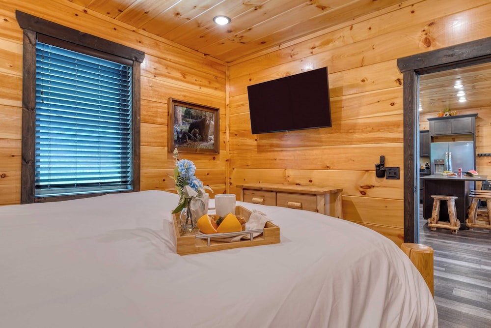All Fun & Games by Avantstay Indoor Pool, Game Room, Theater, Mountain Views Near Pigeon Forge & Dollywood