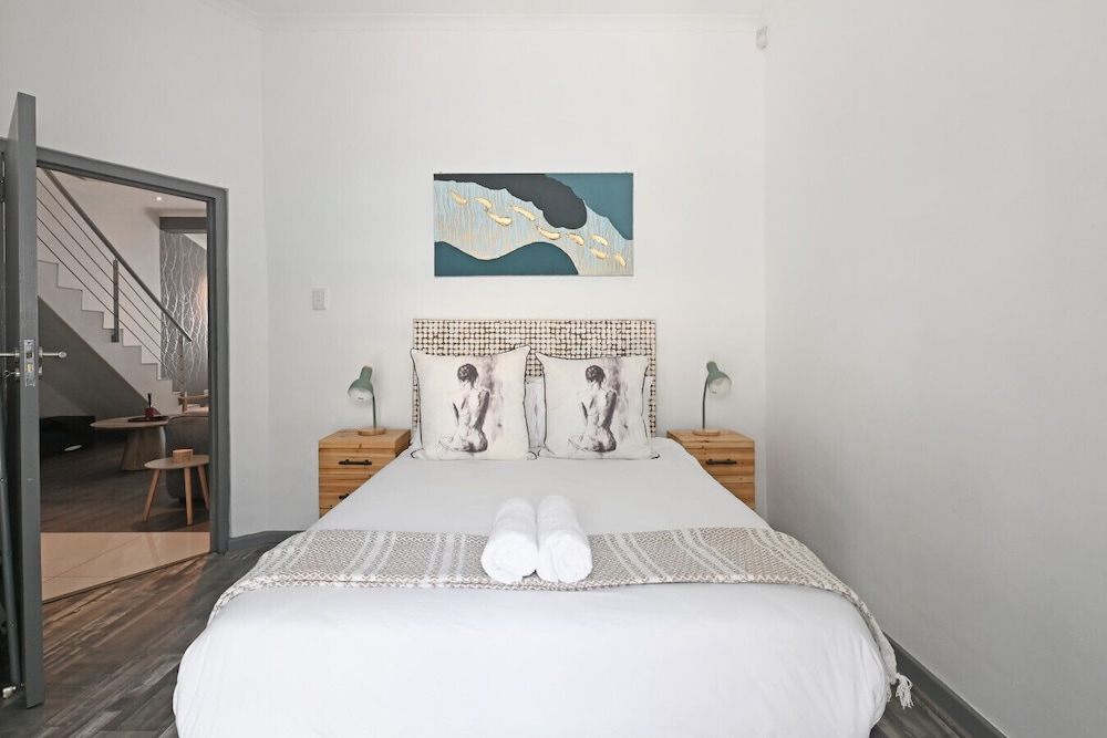 Two Bedroom Sea Point Secure House