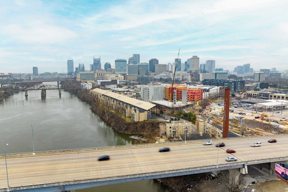 Cumberland River Views, Walk to Broadway, Downtown & Stadium Rockin' Riverfront