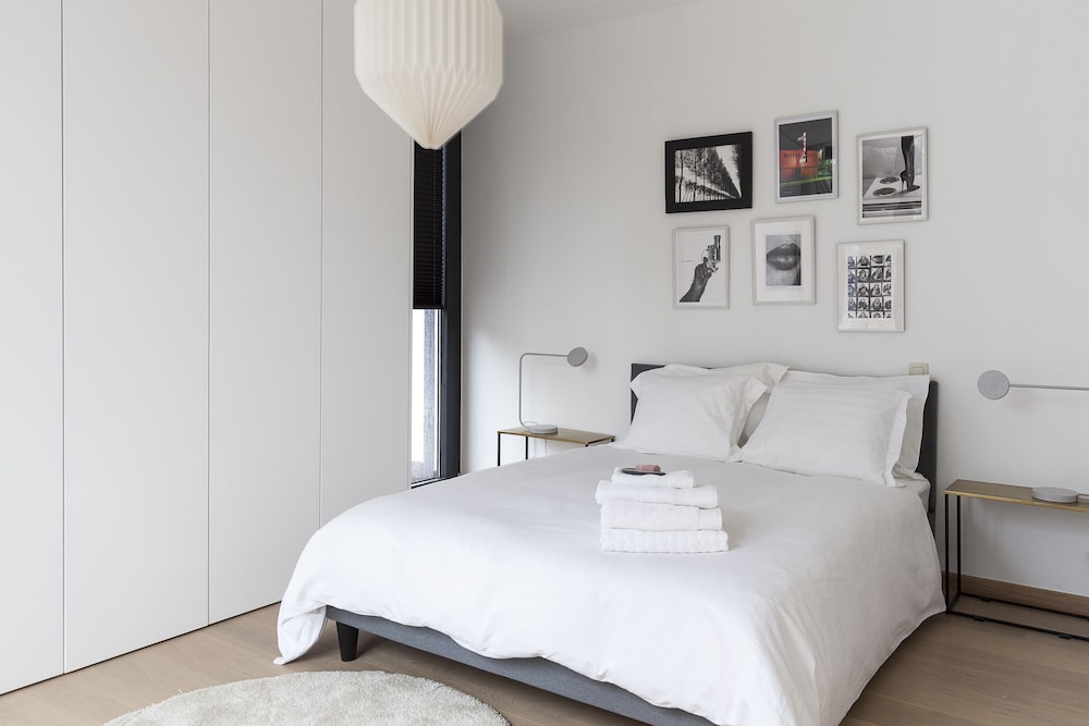 Unit 1 - Stylish Smart Home with Private Parking view 4