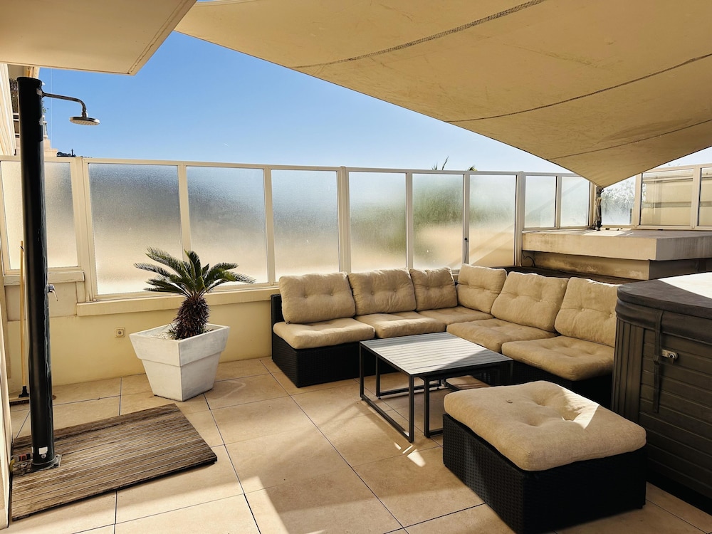 Superb Penthouse in Centre of Cannes Stunning Views Air-conditioning Internet Near the Palais - 532