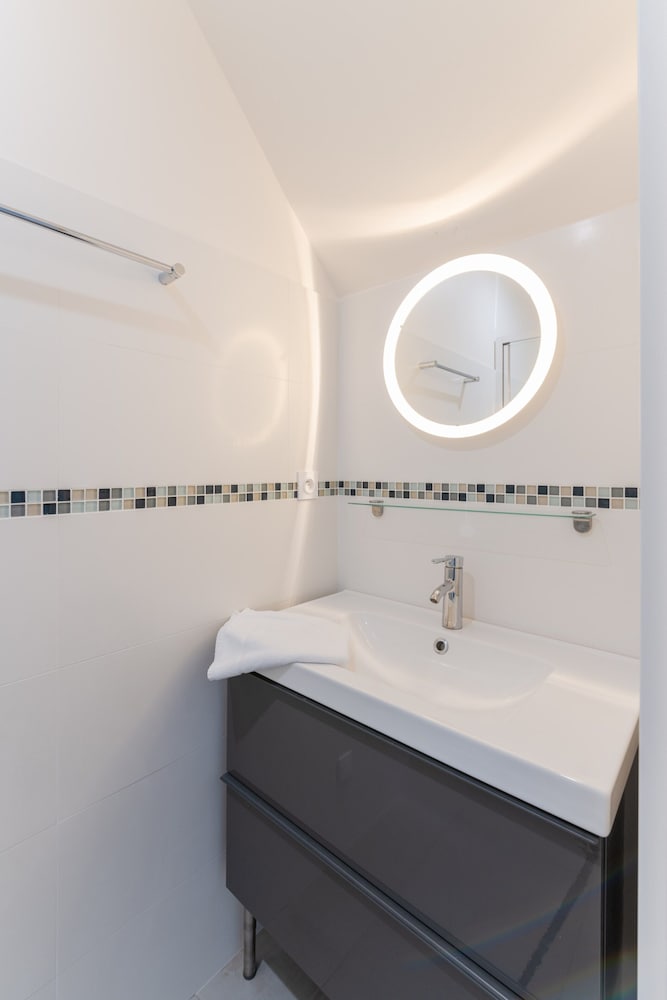 Holiday Home in Saint-pabu Near Beniguet Beach