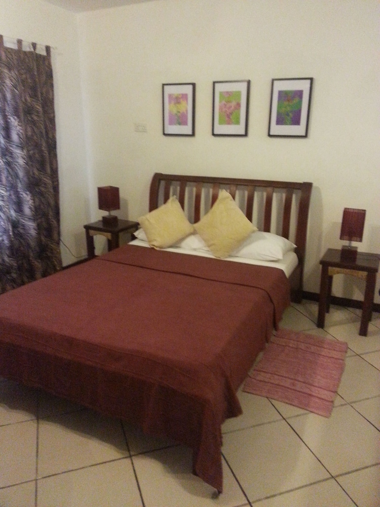 La Paradise Inn