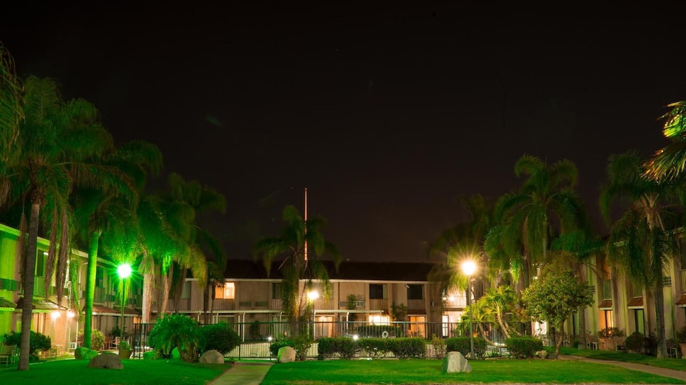 Motel 6 Anaheim Hills — photo 25