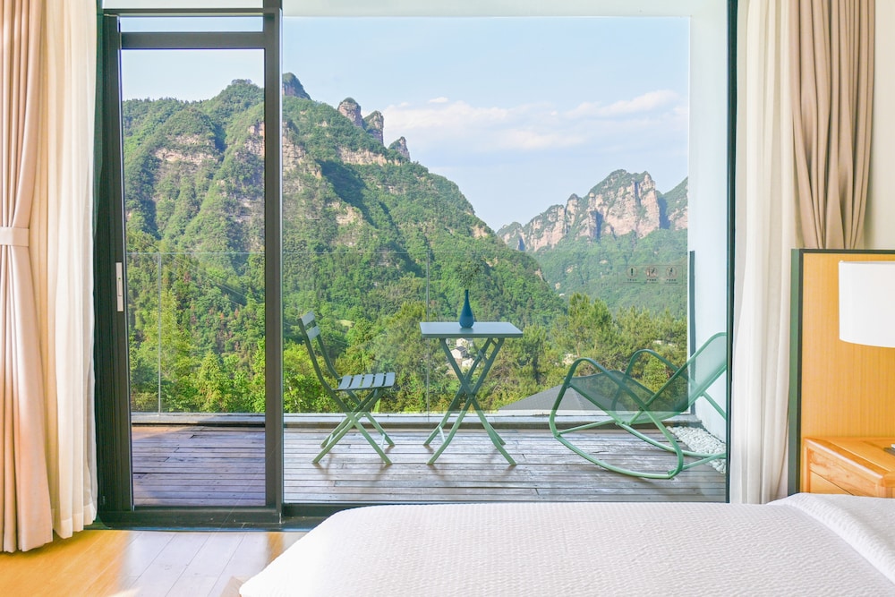 XMAN Sunrise Peaks Resort--Sky Mirror Infinity Pool