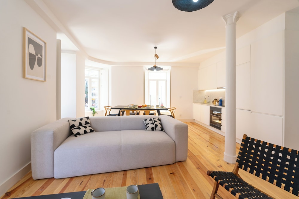 Sunny Lisbon Apartments by SoulPlaces