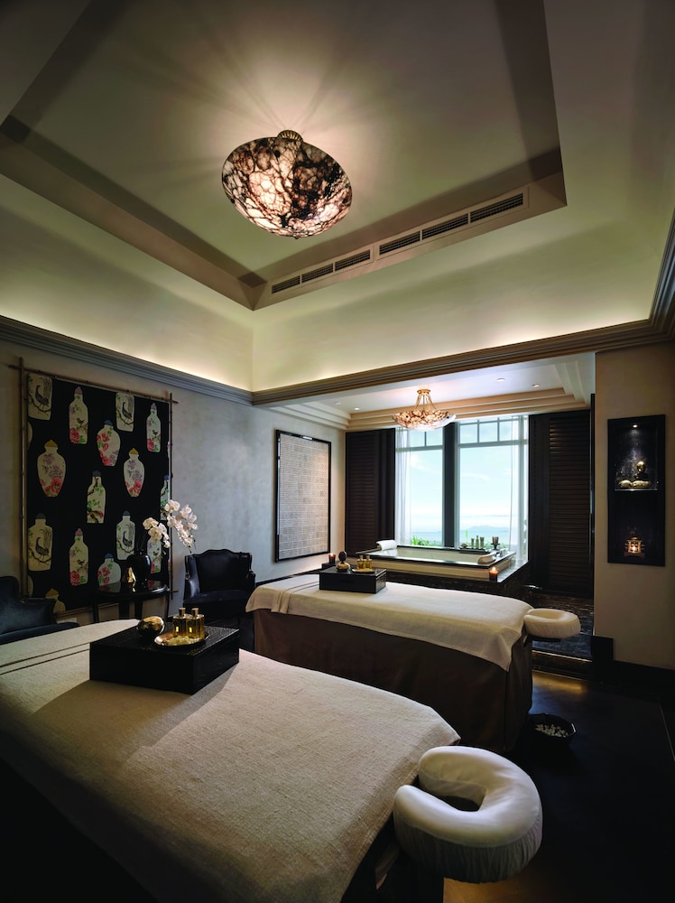 Eastern & Oriental Hotel 65