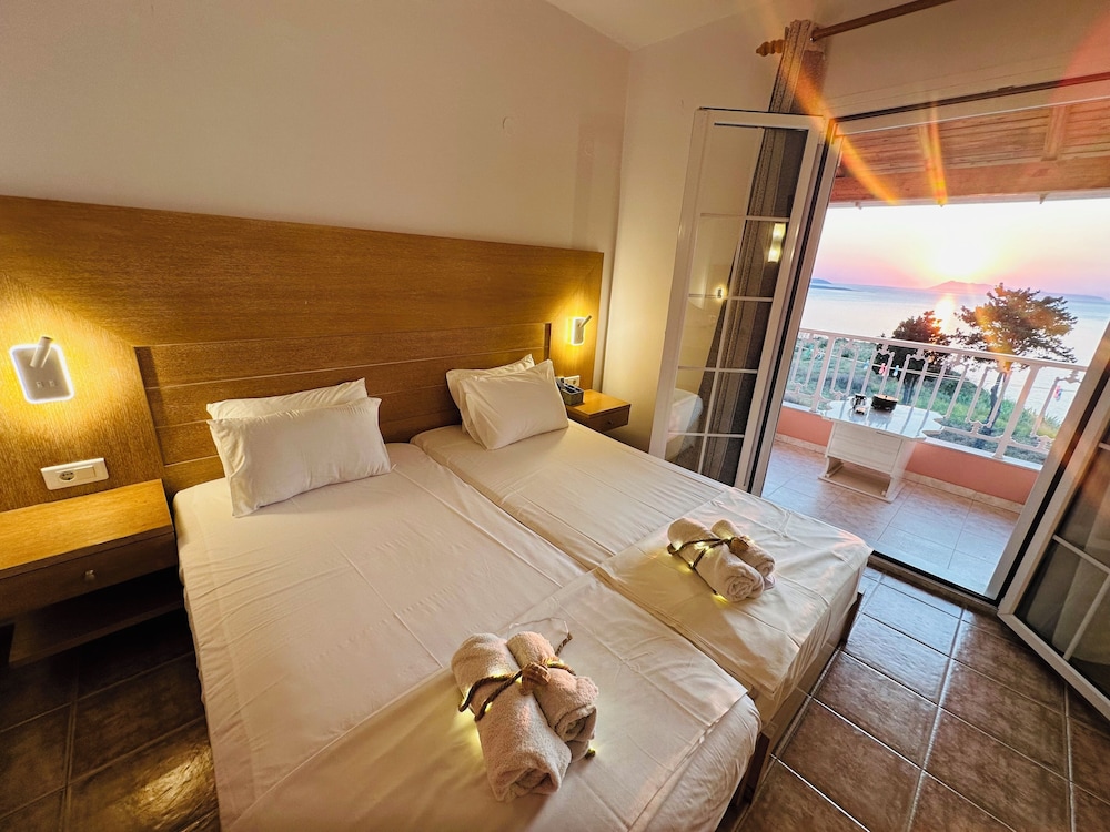 Nikos Apartments