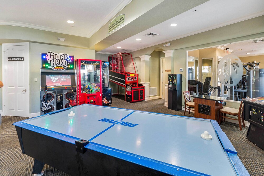 3 Mi to Disney: Family-friendly Home!