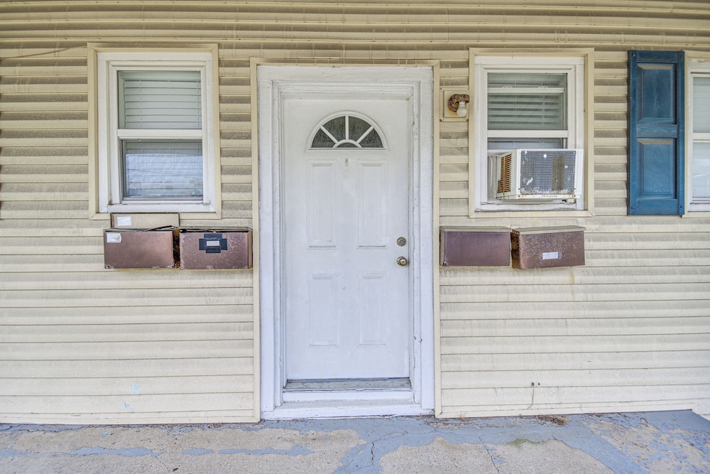 Walk to Beach & Chesapeake Bay: Norfolk Retreat!