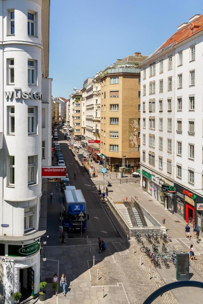 Studio Stubenbastei Check in 15h to 22h Only