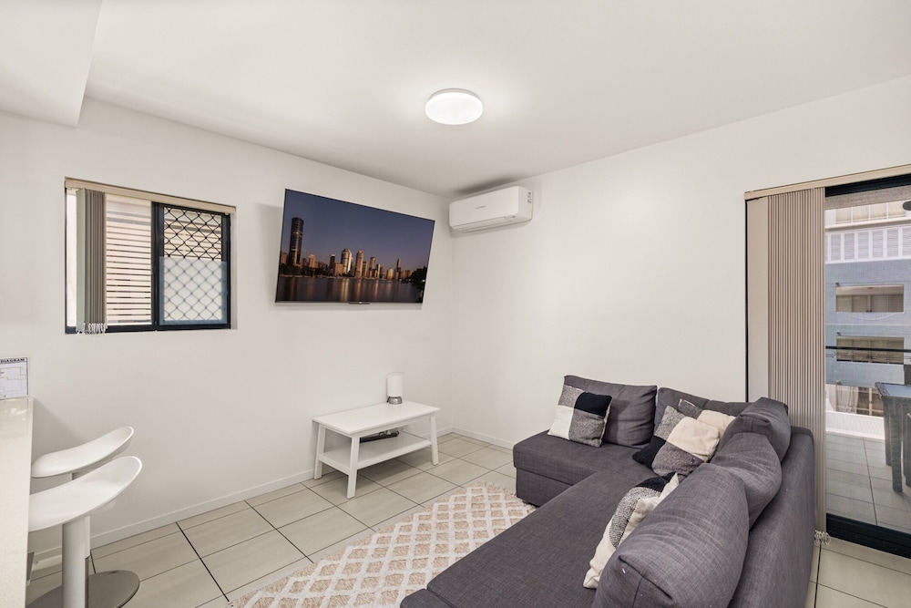 Central South Brisbane Stay With Pool Access