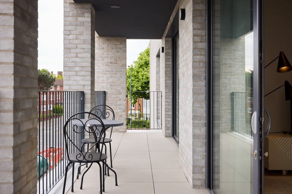 The Brondesbury Scenery - Bright 1bdr Flat With Balcony + Parking