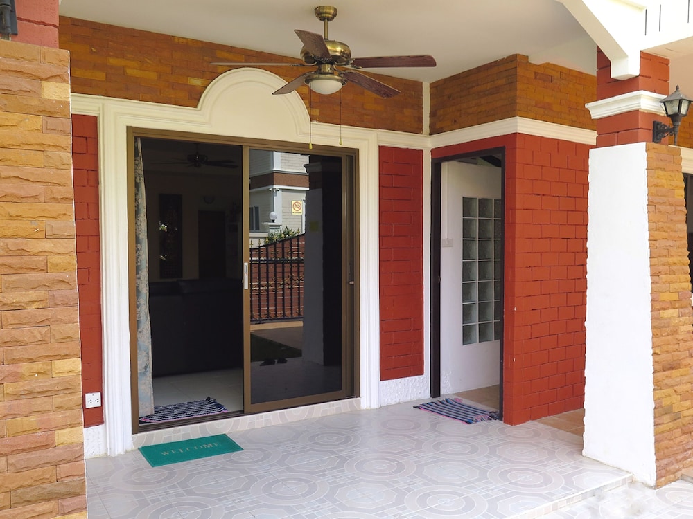 Garden Villa - Pattaya Holiday House Walking Street