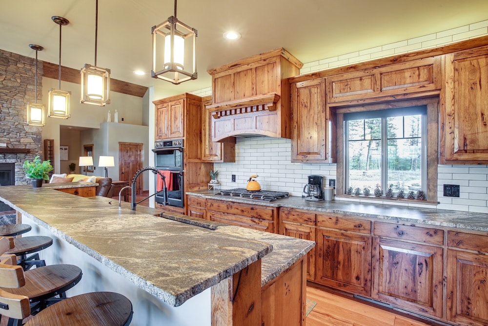 Spacious Priest River Retreat: 35 Mi to Schweitzer view 5