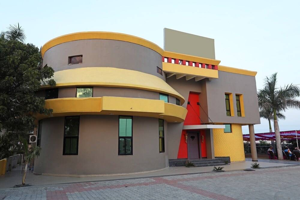 OYO 10967 Dhola Maru Resort