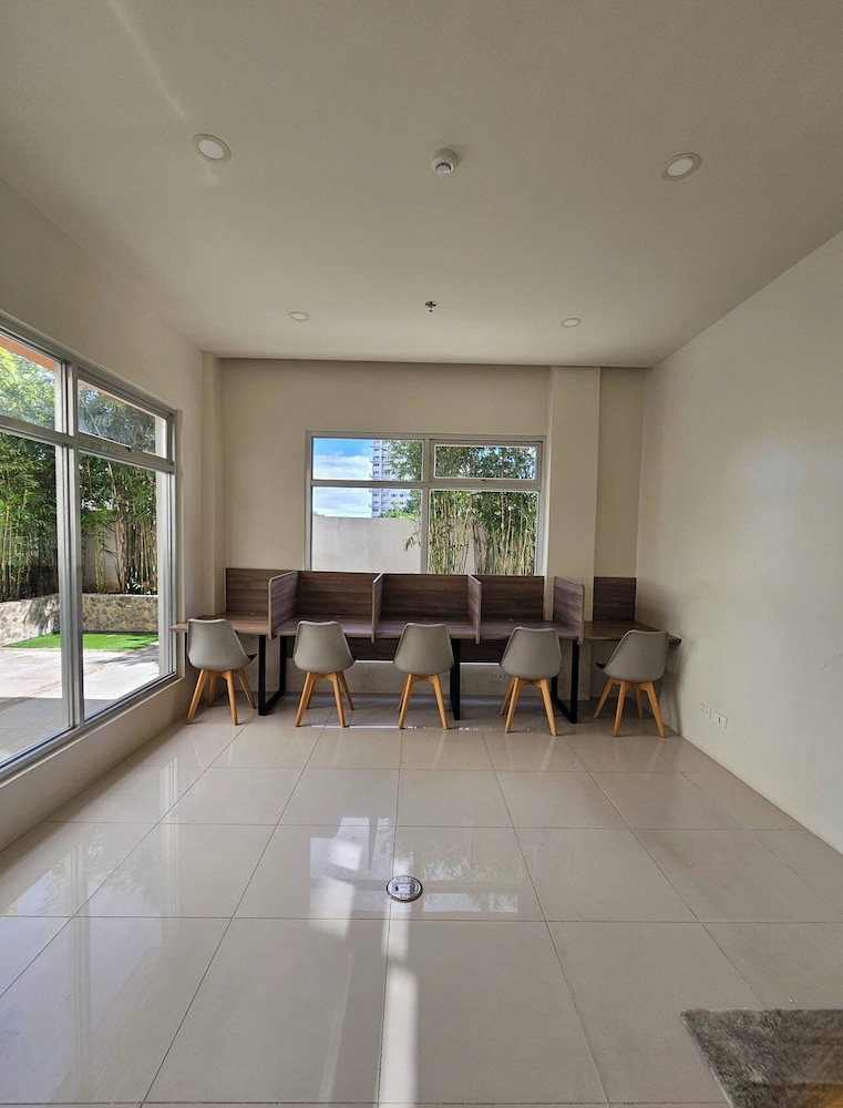 Room-cozy Cebu City Condo - Heart of the