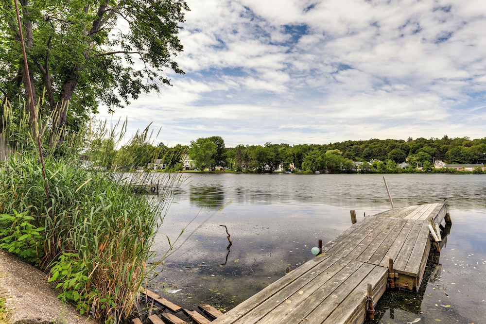 Lakefront Cottage 2 Mi to Palladium in Worcester!
