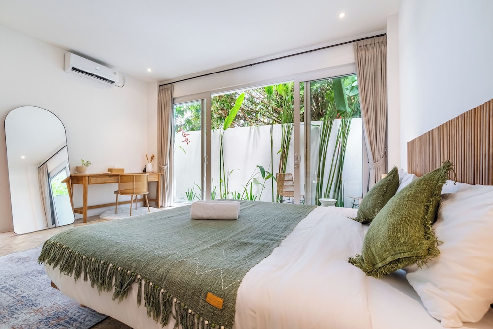 Eleven Villa Canggu - Calm Oasis with Pool and Privacy